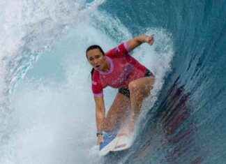 一轮冲浪比赛中,马克斯、西莫斯和摩尔表现出色 news-29072024-163140