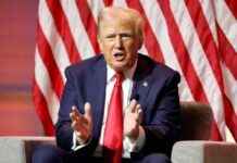 川普在黑人记者会议上发言,攻击哈里斯在种族问题上 news-31072024-164239