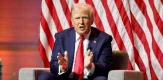 川普在黑人记者会议上发言,攻击哈里斯在种族问题上 news-31072024-164239