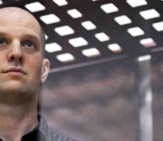 美国记者埃文·格什科维奇在俄罗斯监狱中获释,作为重大交换的一部分。 news-01082024-091946