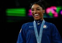 比尔斯再次在个人全能比赛中获得金牌 news-02082024-071744