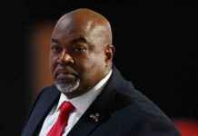 北卡罗来纳州共和党候选人马克·罗宾逊是一位严厉的堕胎批评者,透露他的妻子曾经接受过该手术 news-02082024-191256