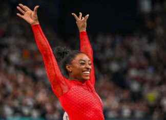 席梦娜·拜尔斯获得第十枚奥运奖牌,获得跳马金牌 news-03082024-133814