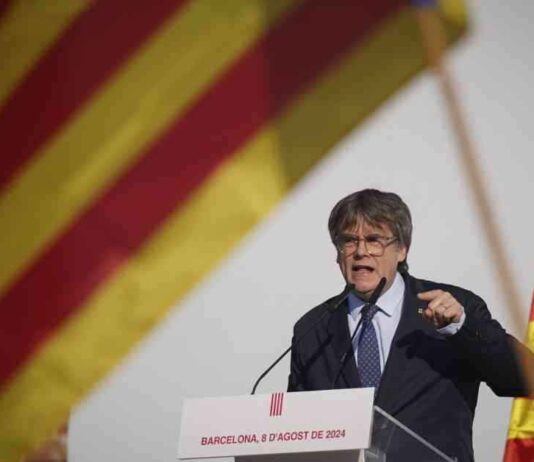 卡尔斯·普伊格德蒙特前加泰罗尼亚领导人回到西班牙,随后再度消失 news-08082024-214132