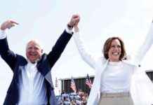 哈里斯在争夺州亚利桑那州的热闹集会上宣扬移民计划 news-10082024-094738