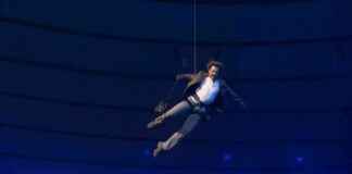 汤姆·克鲁斯从法国国家体育场屋顶降落 news-12082024-025745