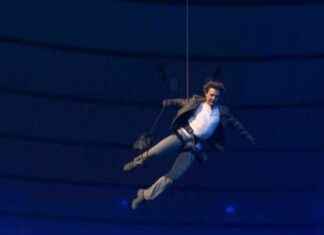 汤姆·克鲁斯从法国国家体育场屋顶降落 news-12082024-025745