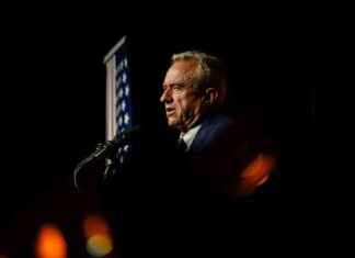 RFK Jr. 在纽约争取选票准入时遇到阻碍 news-13082024-185237