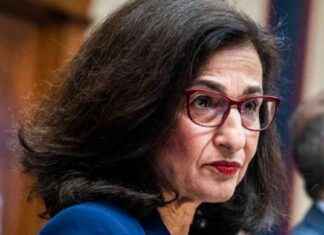 哥伦比亚大学校长辞职: 以色列-哈马斯战争抗议动荡校园 (Columbia University President Resigns: Israel-Hamas War Protests Rock Campus) news-15082024-063912