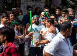 孟加拉抗议者誓言“守护革命”,击败哈西娜支持者 news-15082024-190843