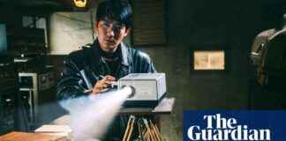 消除刻板印象:导演魏书钧谈中国黑色电影《只有河水流动》 news-15082024-191103