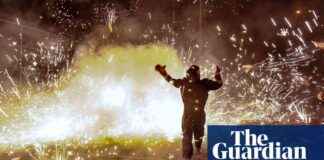 星期三的爆竹节和绵羊展示:当天照片 news-16082024-011404