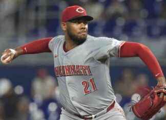 Hunter Greene成为MLB中以100英里每小时投球最多的球员,以及在投手板上投球 news-16082024-011444