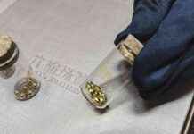 中国年轻人疯狂抢购黄金 news-17082024-132405