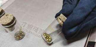 中国年轻人疯狂抢购黄金 news-17082024-132405