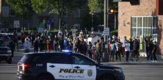 乔治·弗洛伊德之死后,沃尔兹对动荡的处理再次受到审查 news-17082024-132504