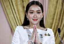 泰国帕通塔恩·希纳瓦特获皇家批准后宣誓就任总理 news-18082024-115815