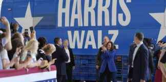 宾夕法尼亚州民主党大会前哈里斯和沃尔兹竞选 news-18082024-235956