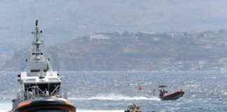 苏格兰技术老板失踪,潜水员在西西里岛游艇残骸中搜寻 news-21082024-002047