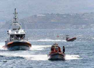 苏格兰技术老板失踪,潜水员在西西里岛游艇残骸中搜寻 news-21082024-002047