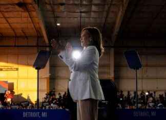 哈里斯竞选活动抨击特朗普议程为“赤字炸弹”,力求颠覆财政责任感 news-27082024-013628