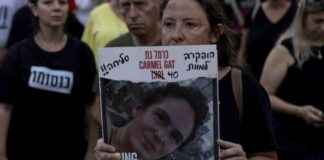 人質家屬哭泣,呼籲將他們帶回家 news-05092024-023116