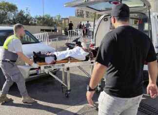 黎巴嫩真主党战士遇袭受伤,爆炸事件现场众多伤者 news-17092024-183812