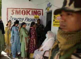 克什米尔地区举行首次地方选举,选民开始投票 news-18092024-225523