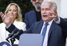 《西翼》剧组访白宫庆祝25周年 news-22092024-062832