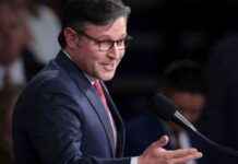 约翰逊议员宣布计划将政府资金延长至12月20日 news-23092024-024213