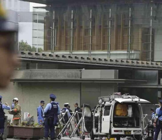 日本执政党总部遭火弹袭击,嫌疑人被逮捕 news-19102024-140354