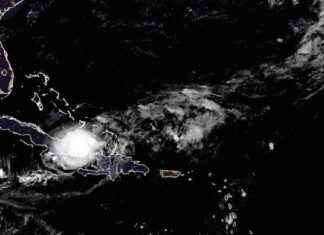 奥斯卡飓风袭击巴哈马后,给古巴东部带来了狂风暴雨 news-21102024-081641