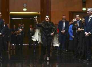 原住民澳大利亚参议员对查尔斯国王大喊:“把你偷的东西还给我们” news-21102024-141827