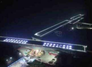 中国最长连续旋转公路桥顺利转位 news-27102024-210551