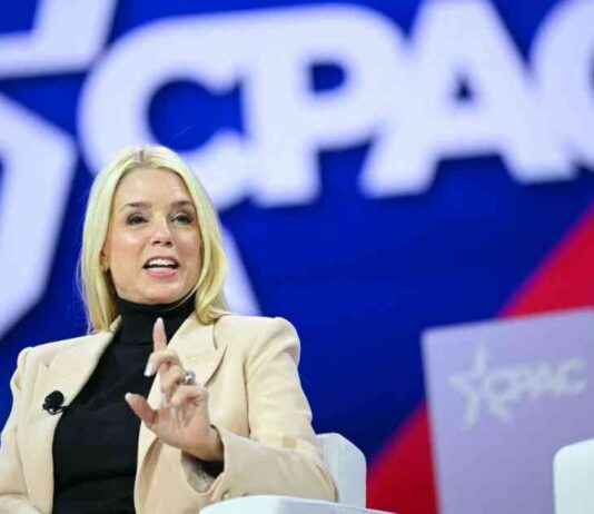 川普提名佛罗里达前总检察长帕姆·邦迪为新任美国司法部长 news-22112024-075230