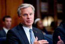 FBI 主管雷将在拜登政府任期结束时辞职 fb