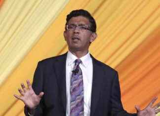 《两千头骡子》创作者向电影中被错误指控选票舞弊的男子道歉 news-03122024-102038