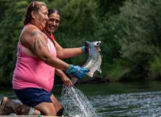在“祖母月亮”下,美洲原住民向鲑鱼守护圣约致敬