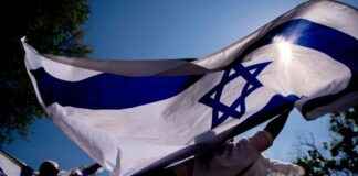 特朗普总统签署命令打击反犹太主义,可能驱逐外国学生抗议者。