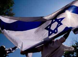 特朗普总统签署命令打击反犹太主义,可能驱逐外国学生抗议者。