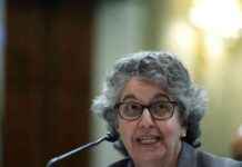 特朗普试图不当地罢免联邦选举委员会委员的言论