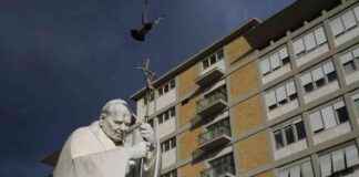 教皇方濟各因呼吸道感染被醫生囑咐「絕對休息」