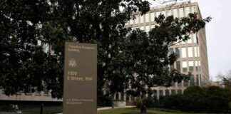 白宫捍卫对联邦雇员的“十字路口”提议