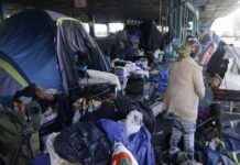 川普政府计划在资助无家可归项目的办公室进行大规模裁员