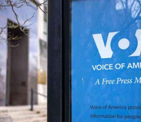 美国之音员工起诉特朗普政府关闭网络