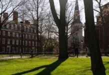 川普再次抨击哈佛大学关于国际学生的决定,法官阻止撤销行动